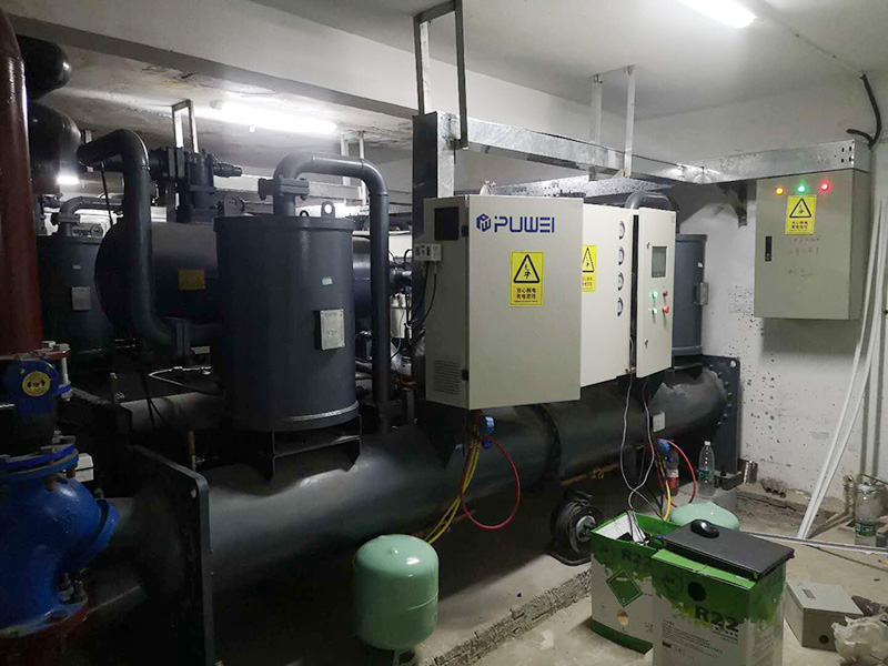 滿液式螺桿冷水機現場使用