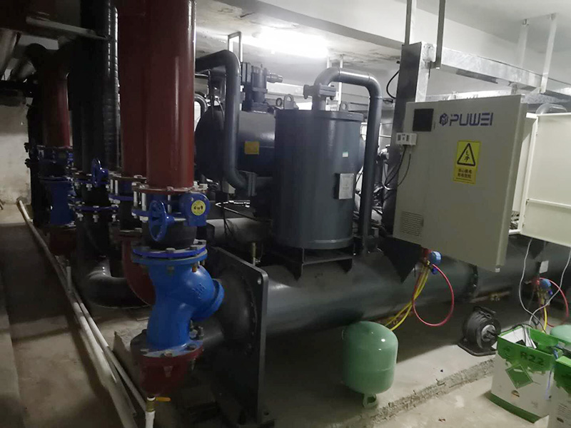 滿液式螺桿冷水機現場使用